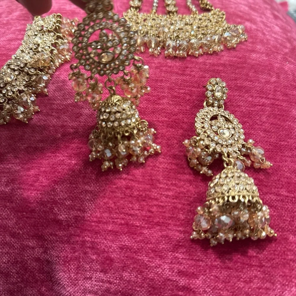 Elegant Gold Jewelry Set for Women